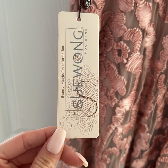 Beautiful SUE WONG DRESS - Picture 10 of 12